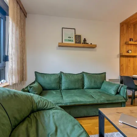 Apartamento Stevovic Apartment, Pine Wood View,